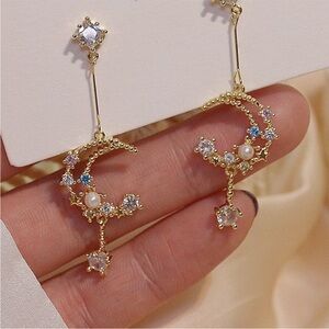NWT 🤍NEV 14K Gold Plated Diamond Moon Star Errings🤍